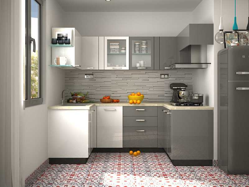 интерьер маленькой кухни с холодильником