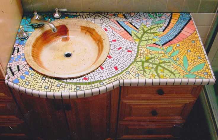 столешница для ванной комнаты покрытая мозаикой