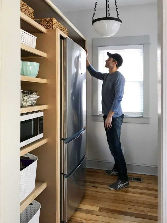 встроенный холодильник в кухонный гарнитур фото