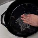 Как ухаживать за чугунной сковородой: советы и рекомендации