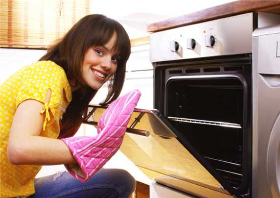 Как правильно мыть кухонную плиту