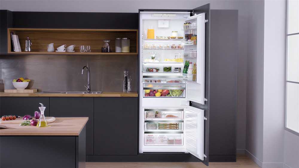 кухонный гарнитур со встроенным холодильником
