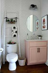 Как сделать интерьер стильным: картины в ванной комнате