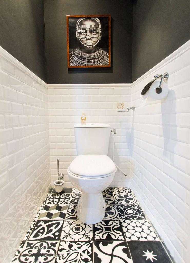 Туалет в черно-белом стиле