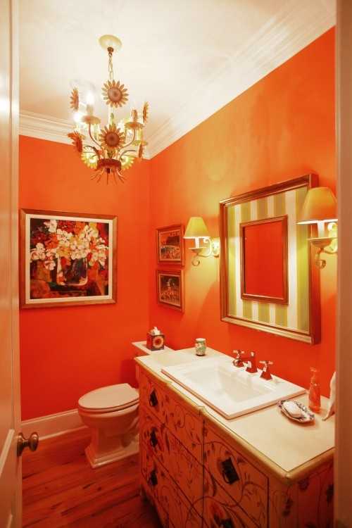 туалет в оранжевом цвете