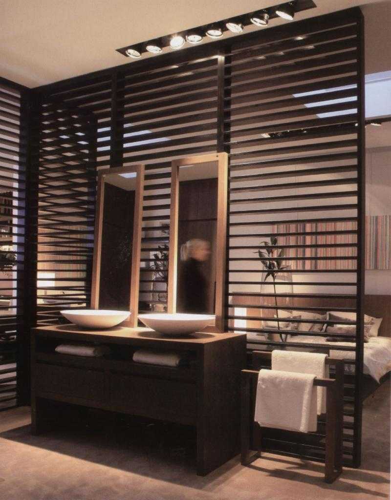 деревянная перегородка в ванной комнате