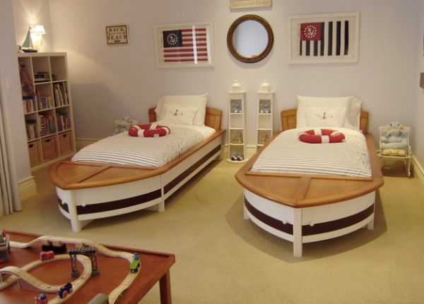 кровати в виде лодок