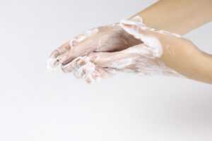 Как очистить руки от монтажной пены